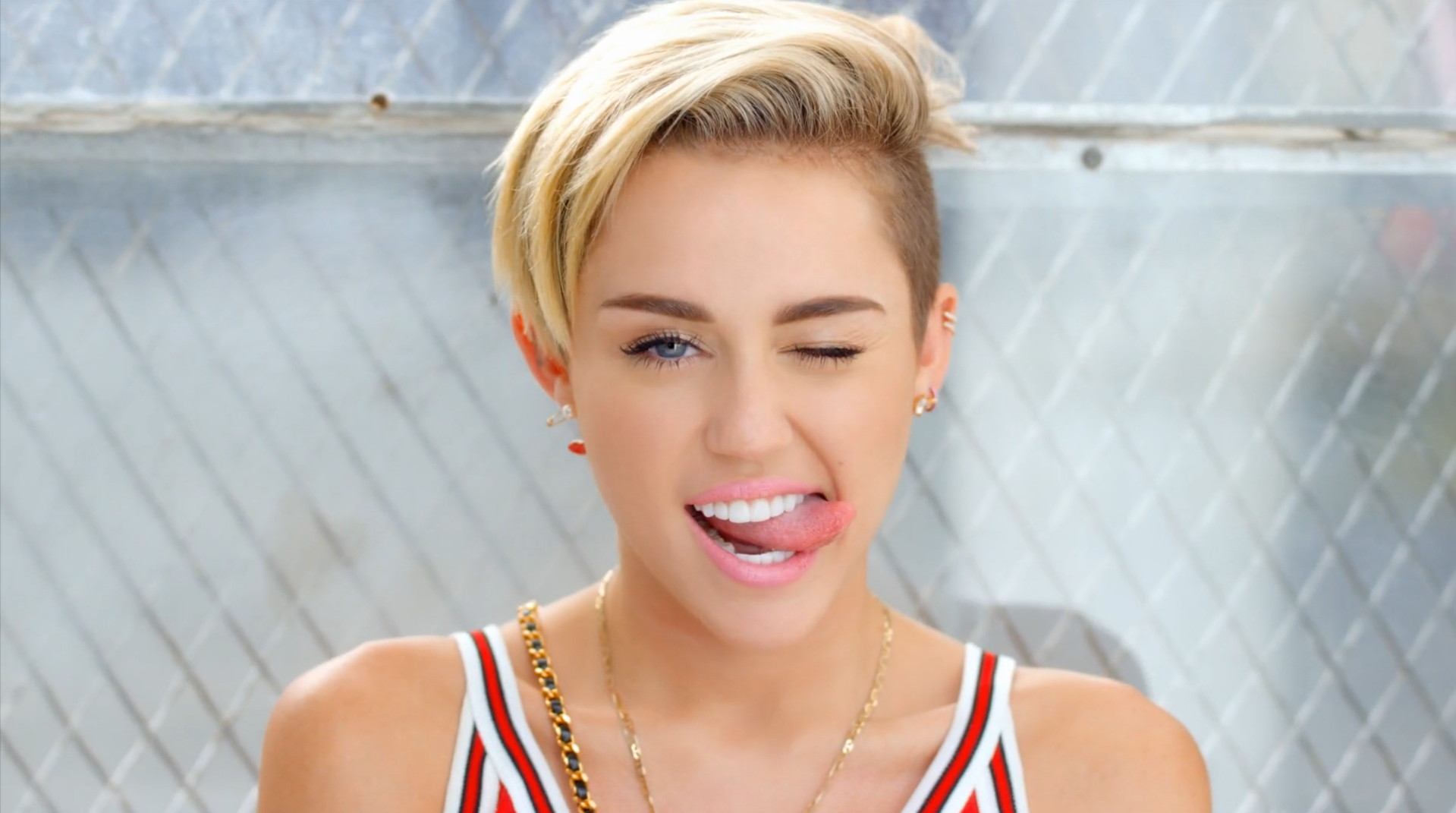 Miley Cyrus ve Kristen Stewart gibi ünlülerin özel fotoğrafları sızdırıldı
